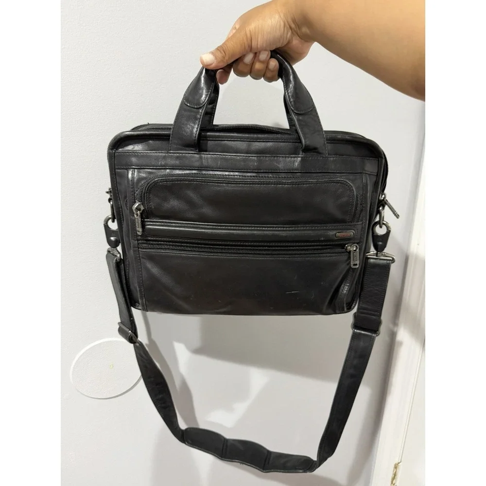 Tumi Leather Messenger Laptop Crossbody Tote Black Bag Pockets L